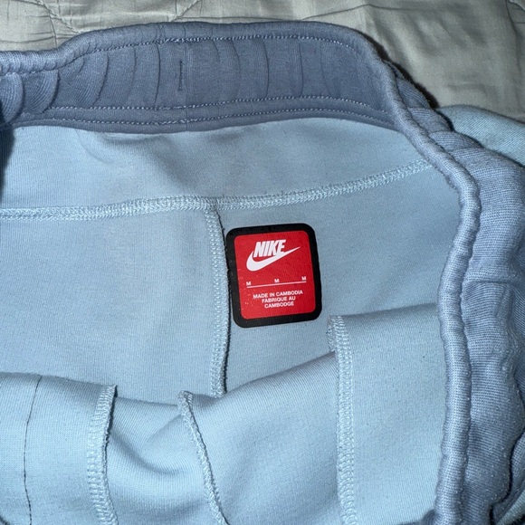 Nike Tech Fleece Jogger Sweatpants - Picture 2 of 4